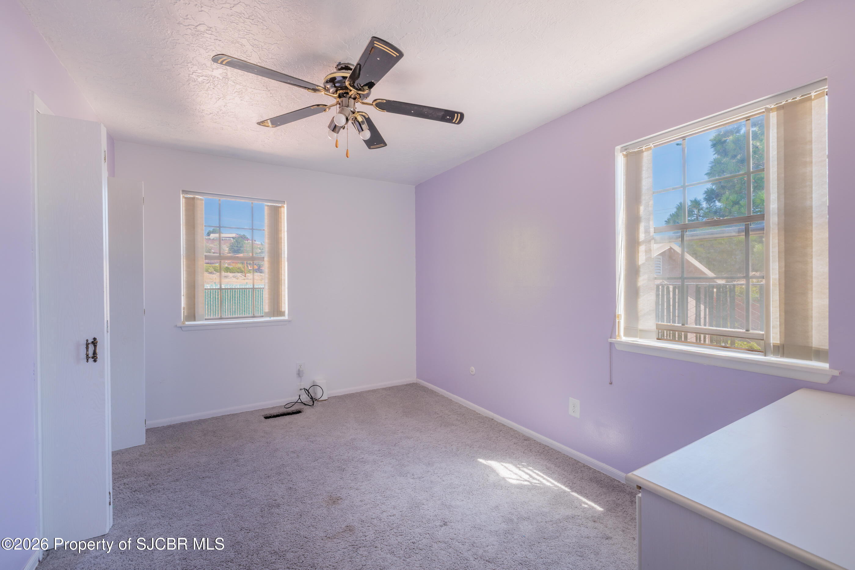 124 E TWILIGHT Drive