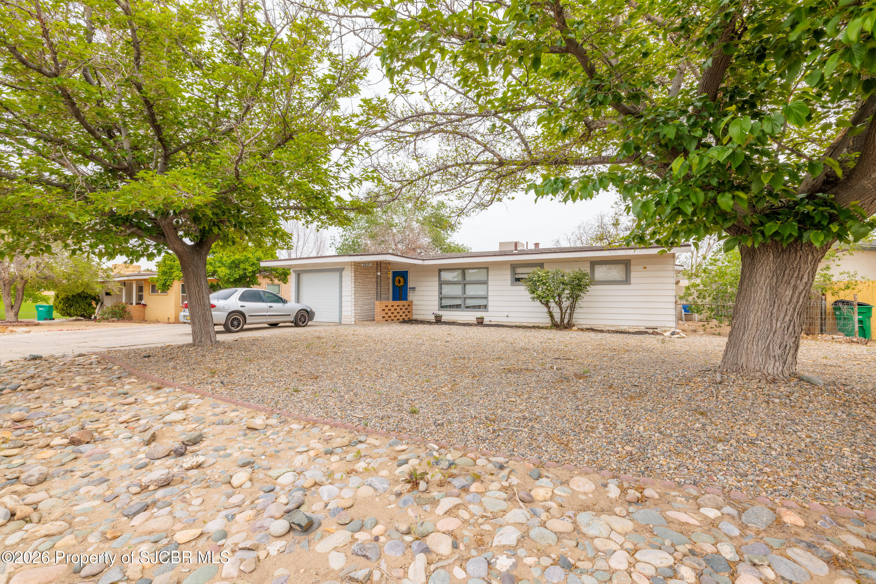 3312 N DUSTIN Avenue