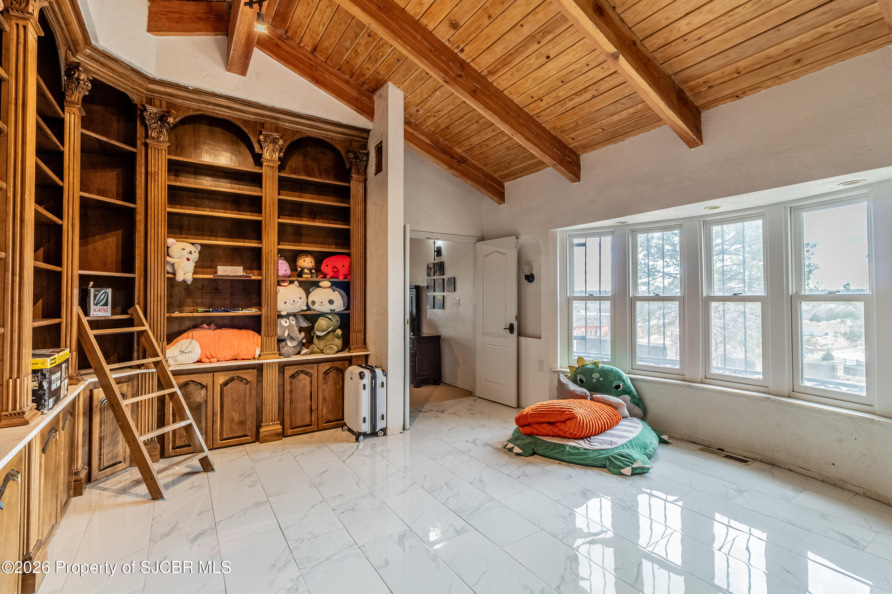 5708 COUNTRY CLUB Road