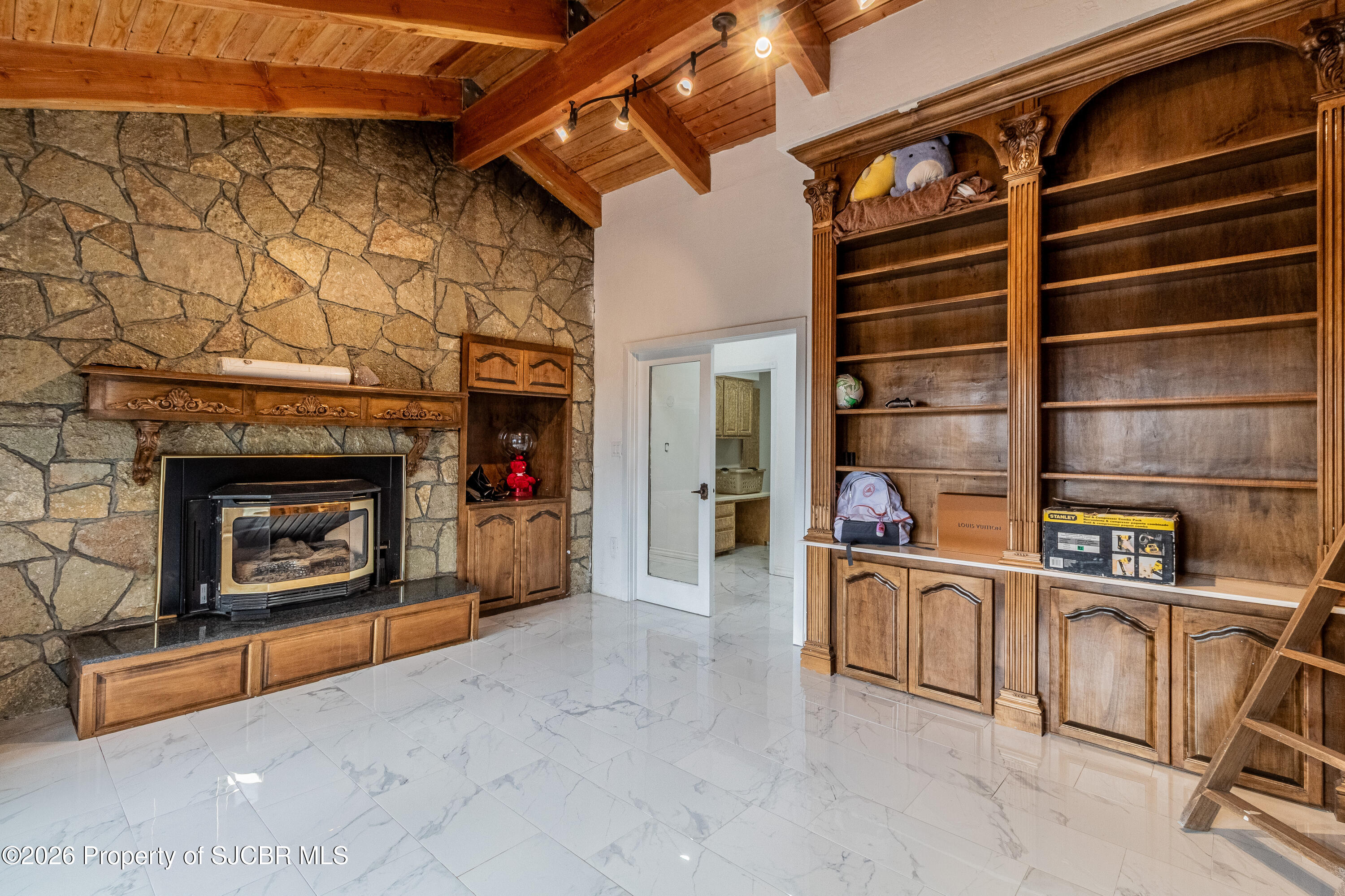 5708 COUNTRY CLUB Road