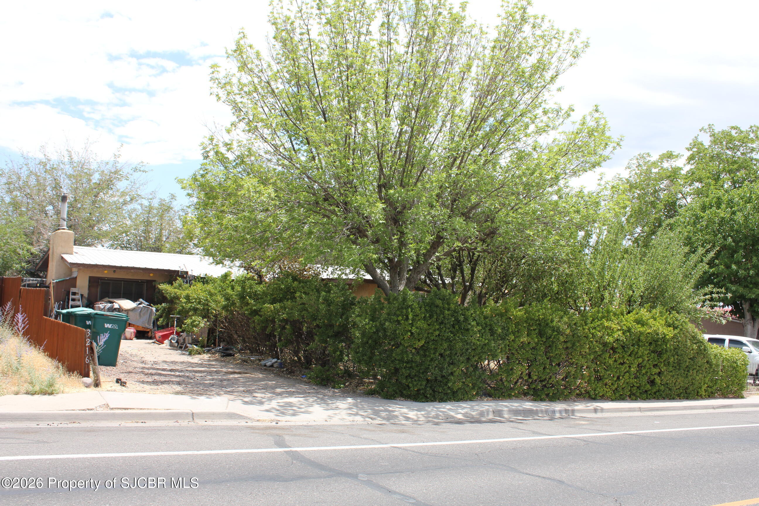 3216 N DUSTIN Avenue