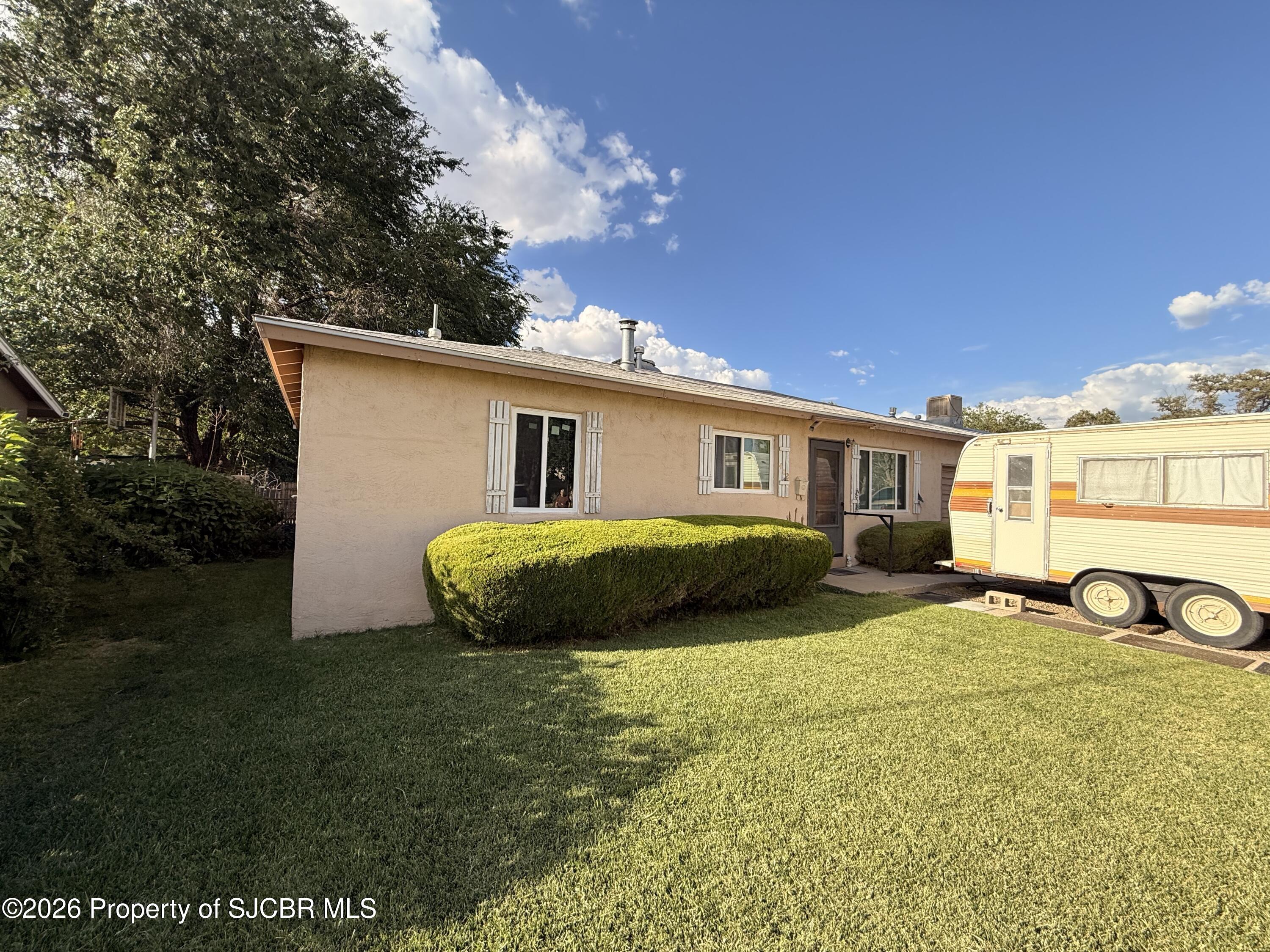 402 E BOYD Drive