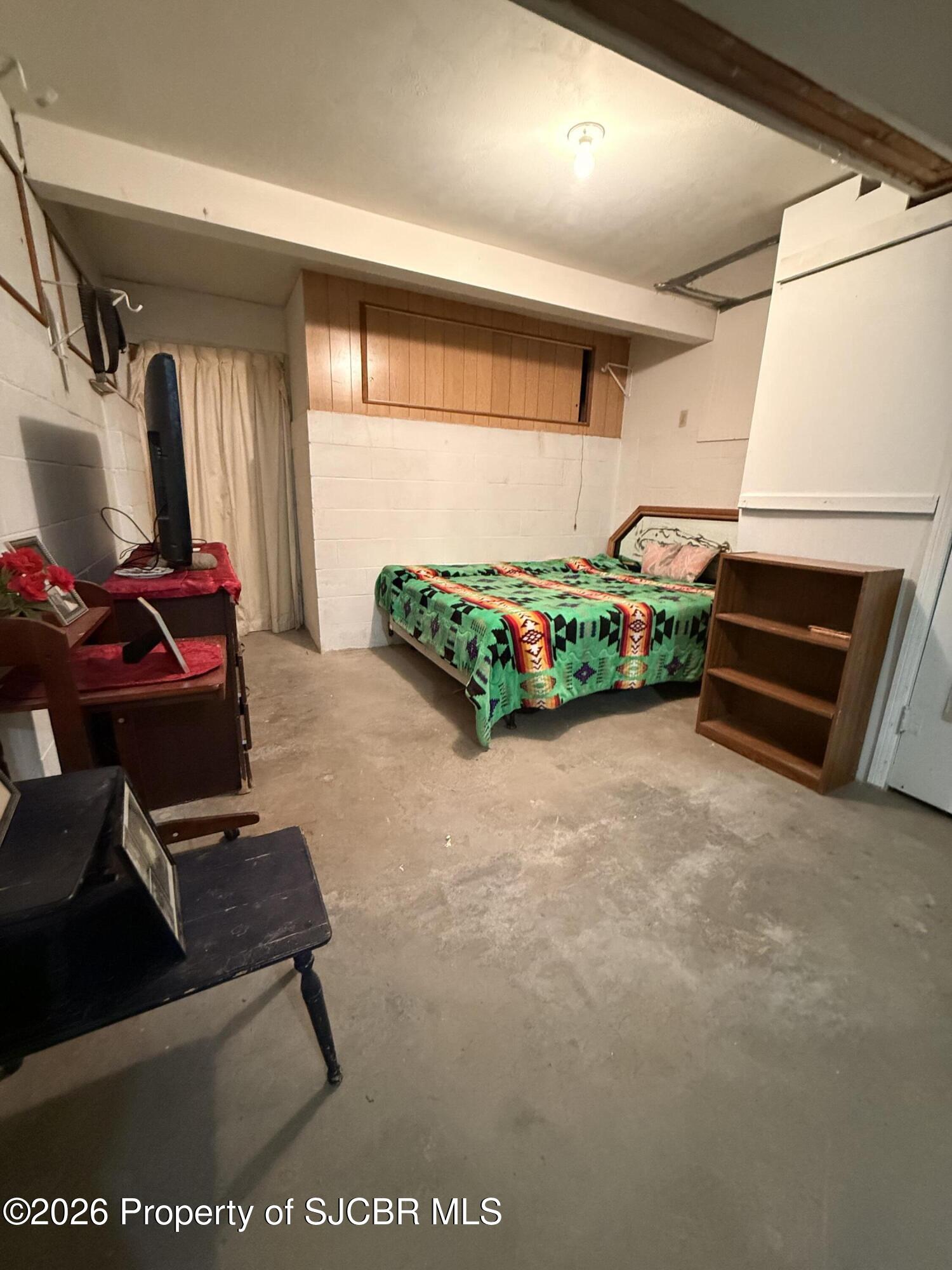 402 E BOYD Drive