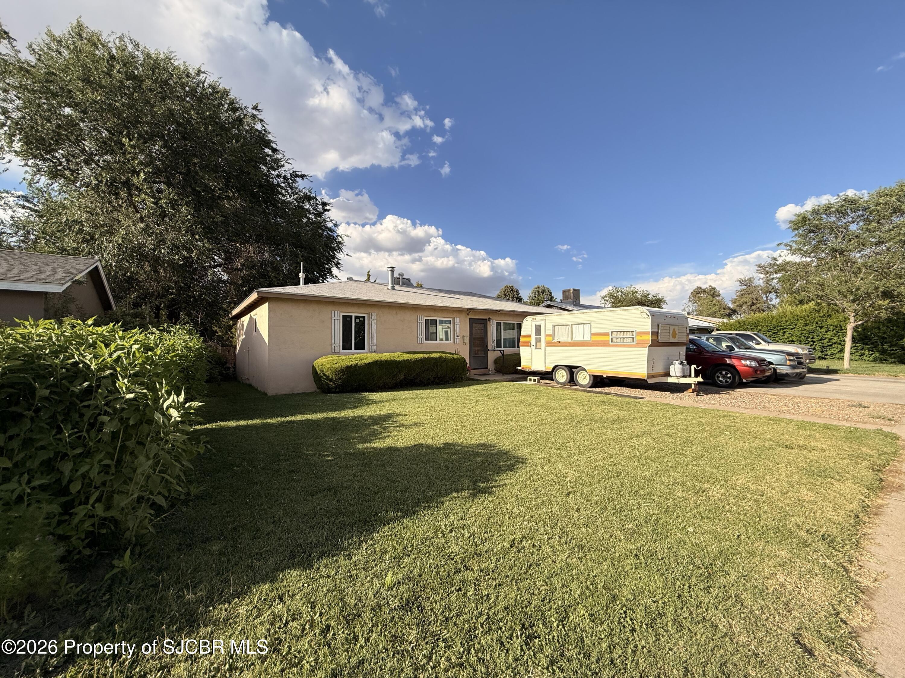 402 E BOYD Drive