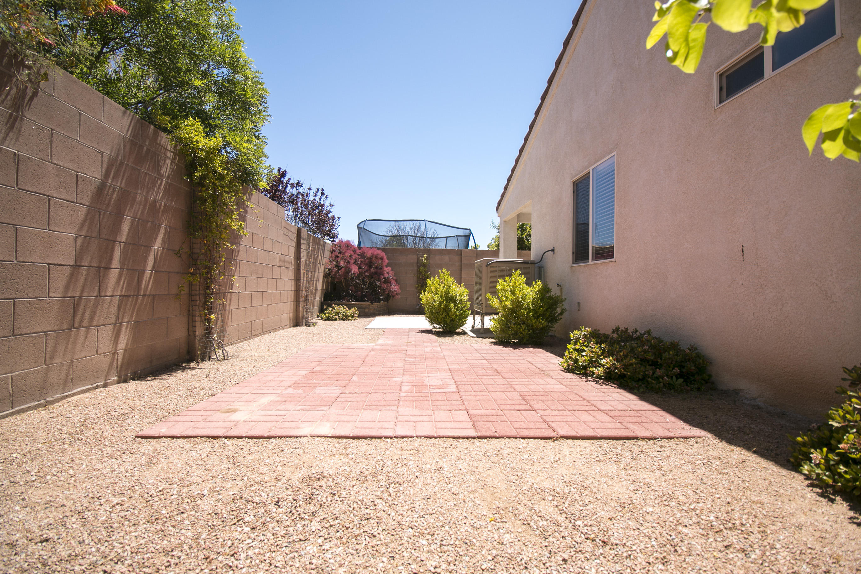 1412 Villa Los Ranchos NE