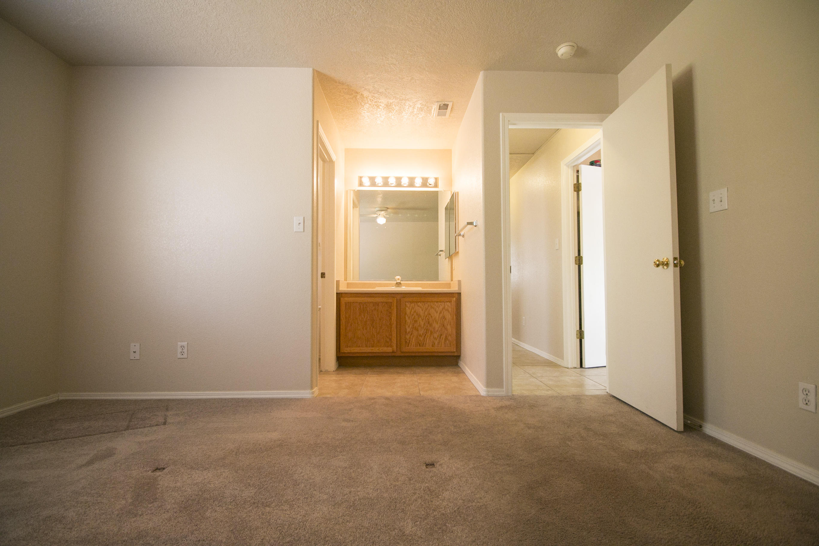 1412 Villa Los Ranchos NE