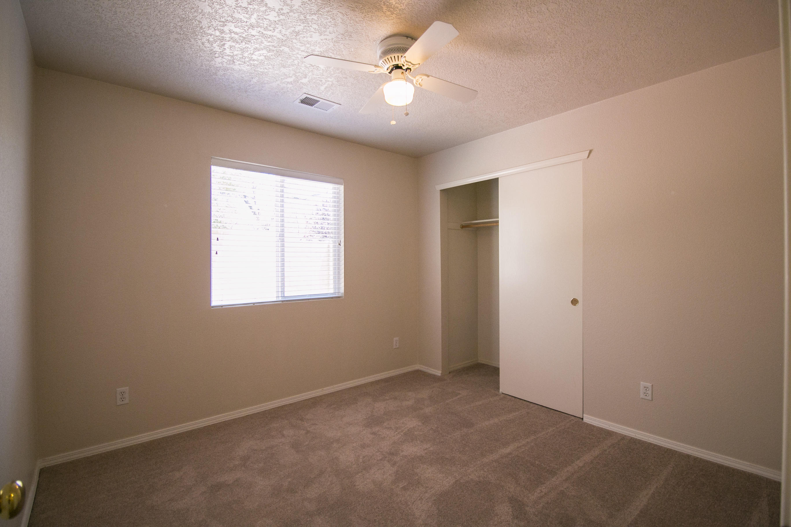 1412 Villa Los Ranchos NE