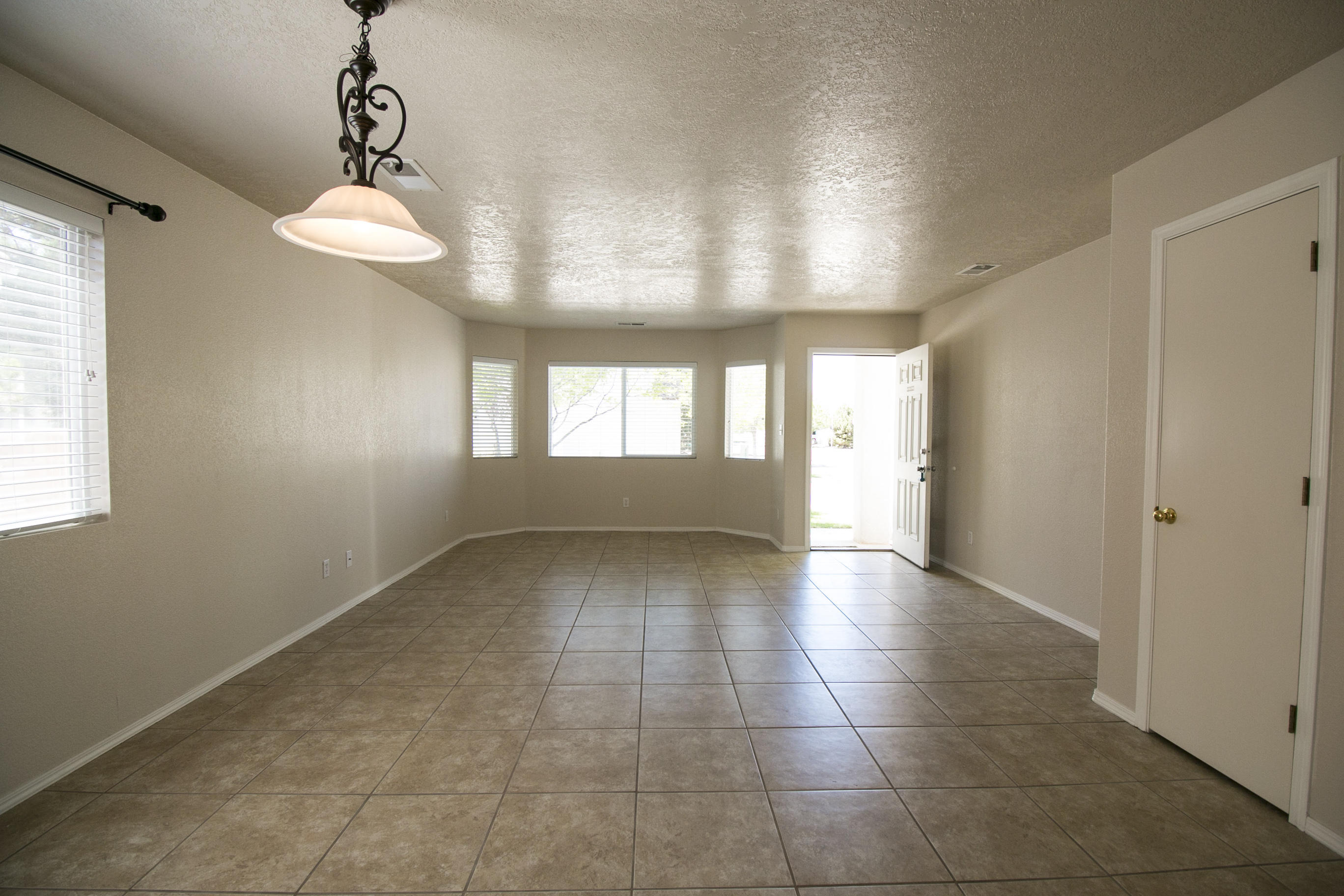 1412 Villa Los Ranchos NE