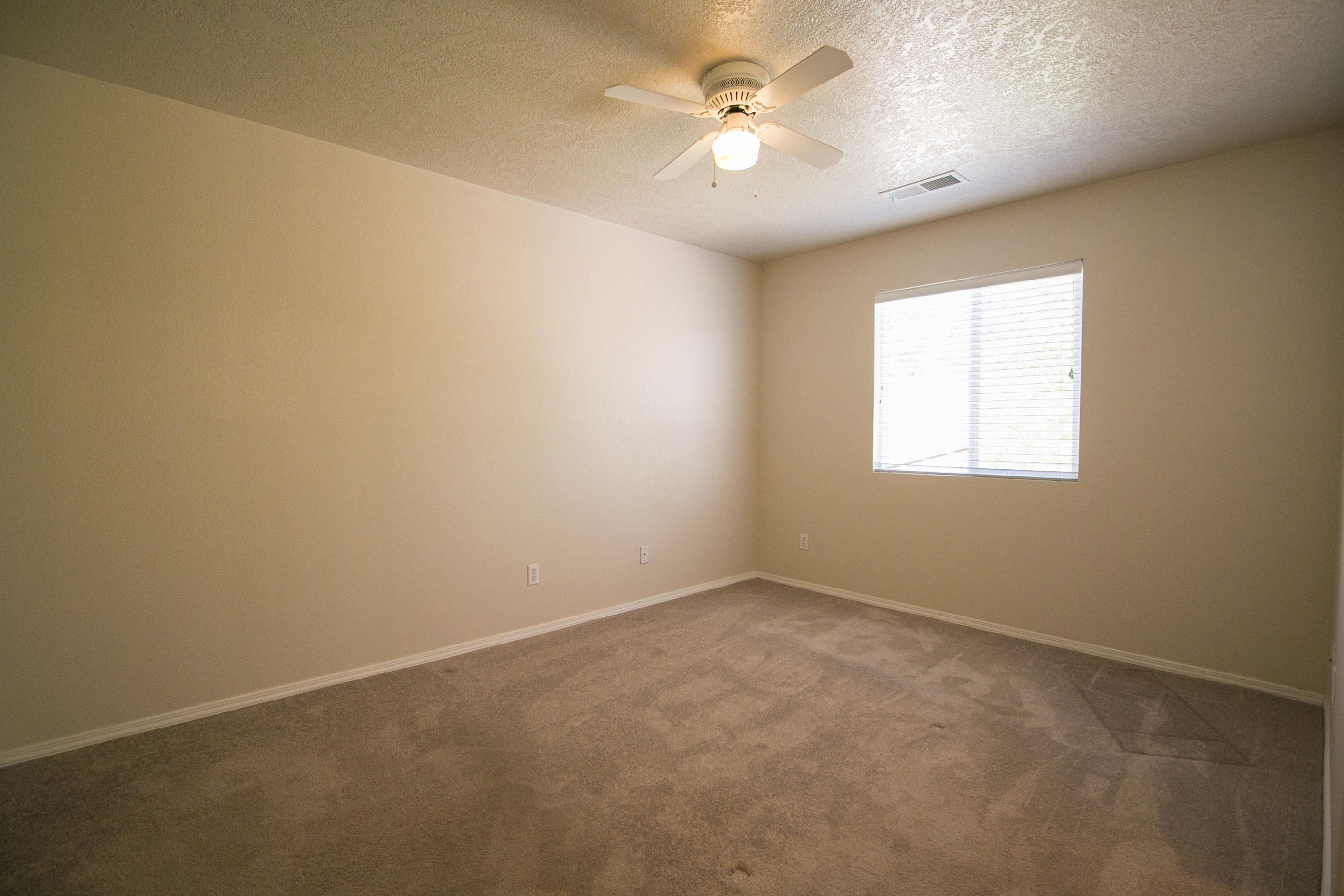 1412 Villa Los Ranchos NE