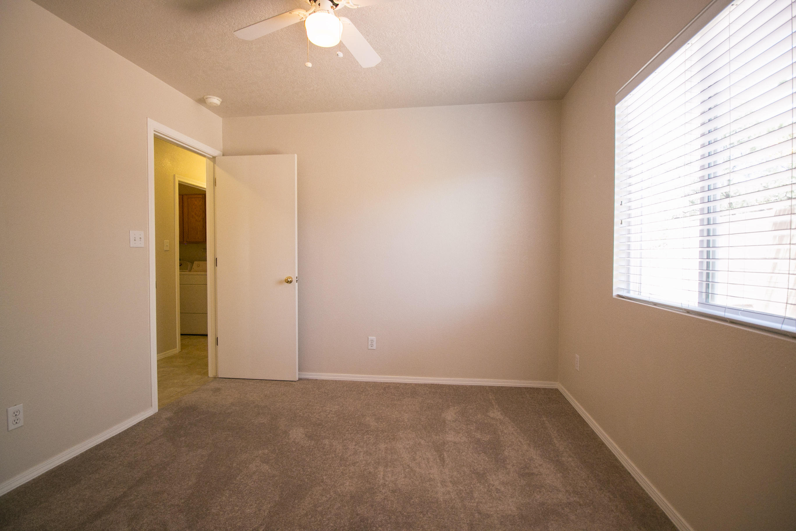1412 Villa Los Ranchos NE