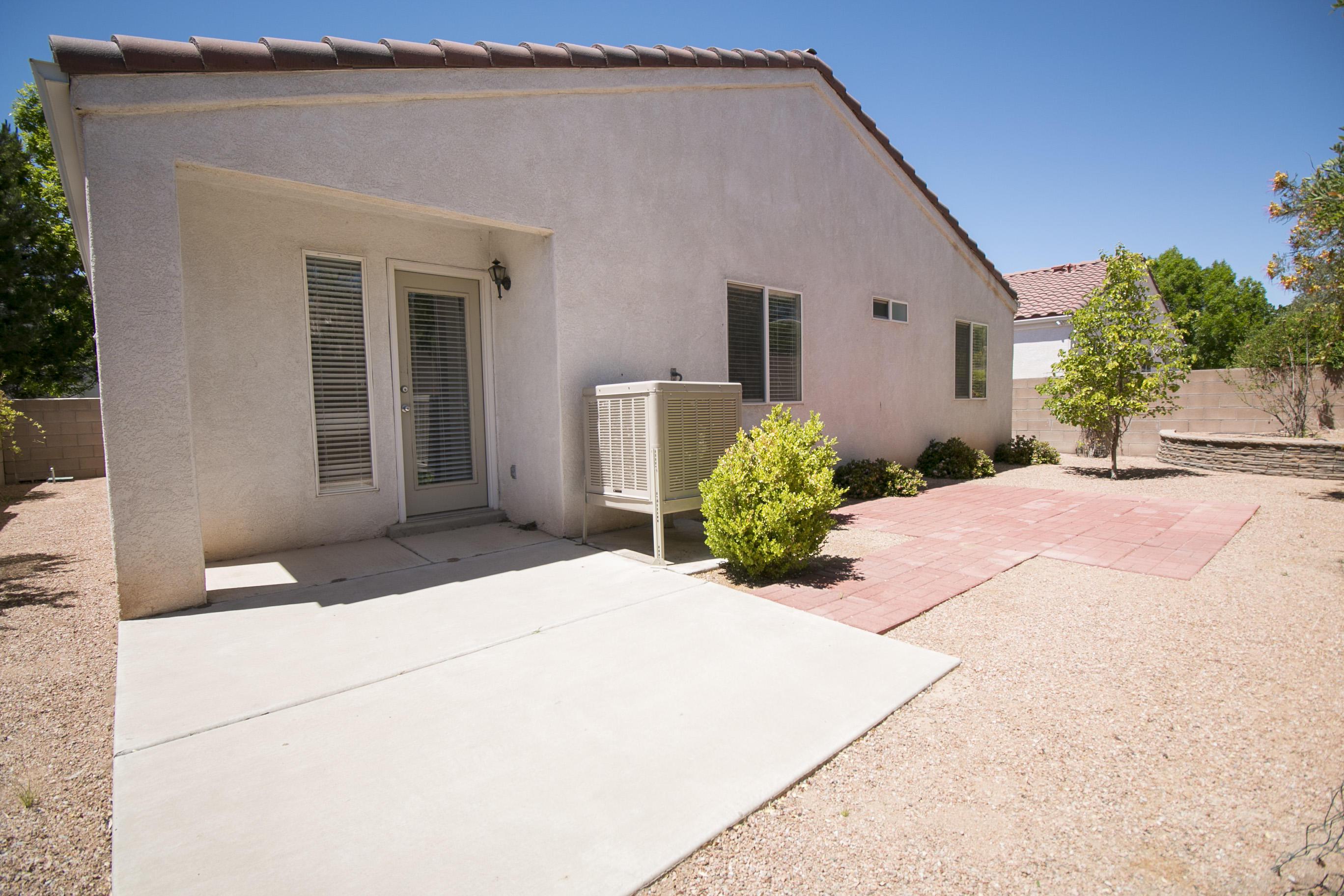 1412 Villa Los Ranchos NE