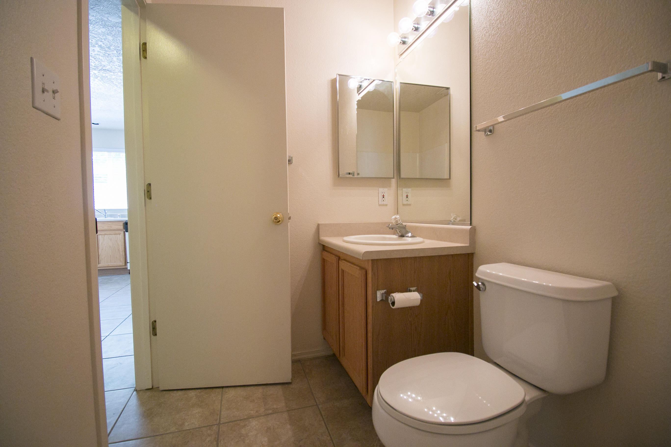 1412 Villa Los Ranchos NE
