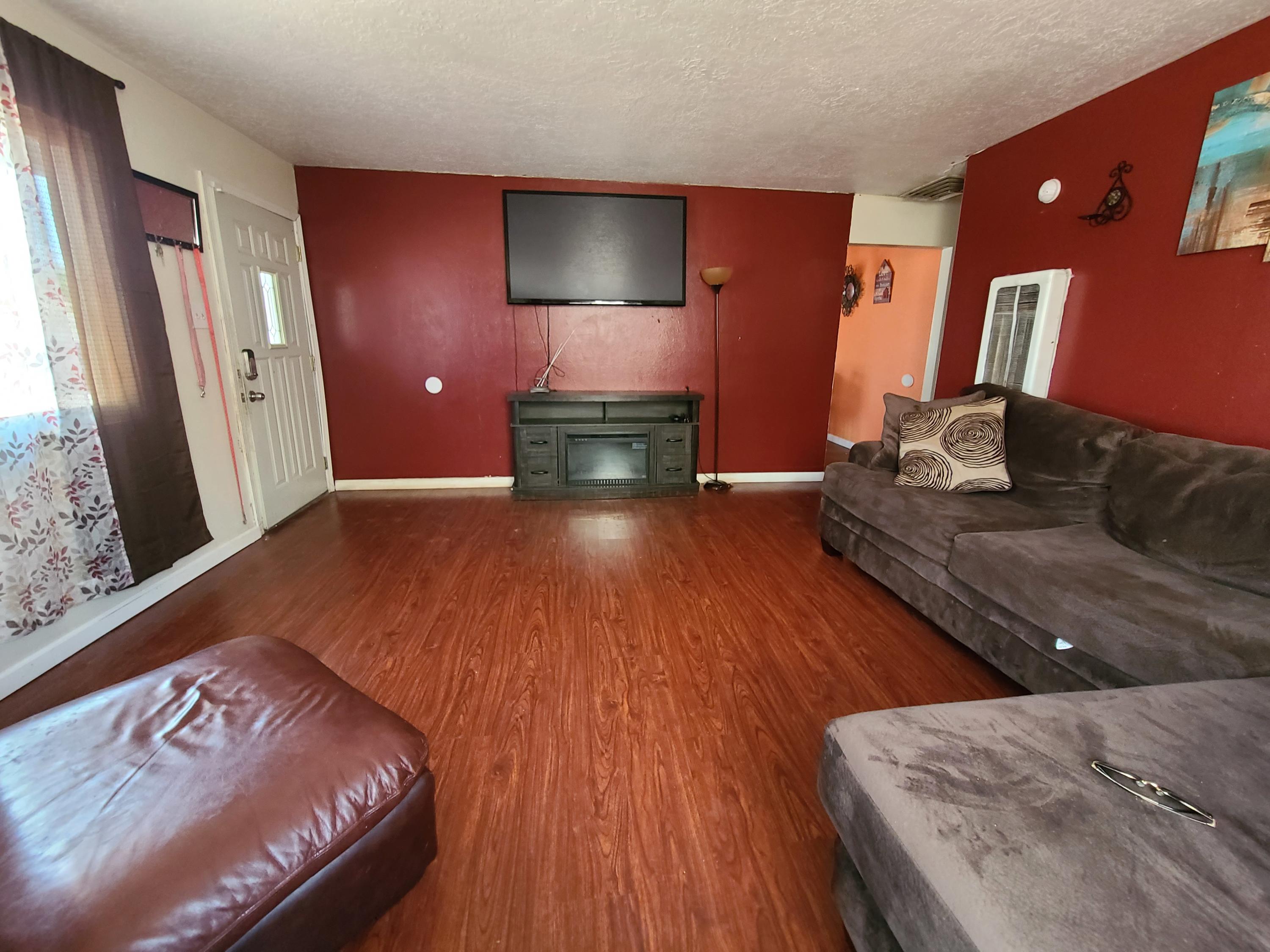 205 GLORIETA Street NE