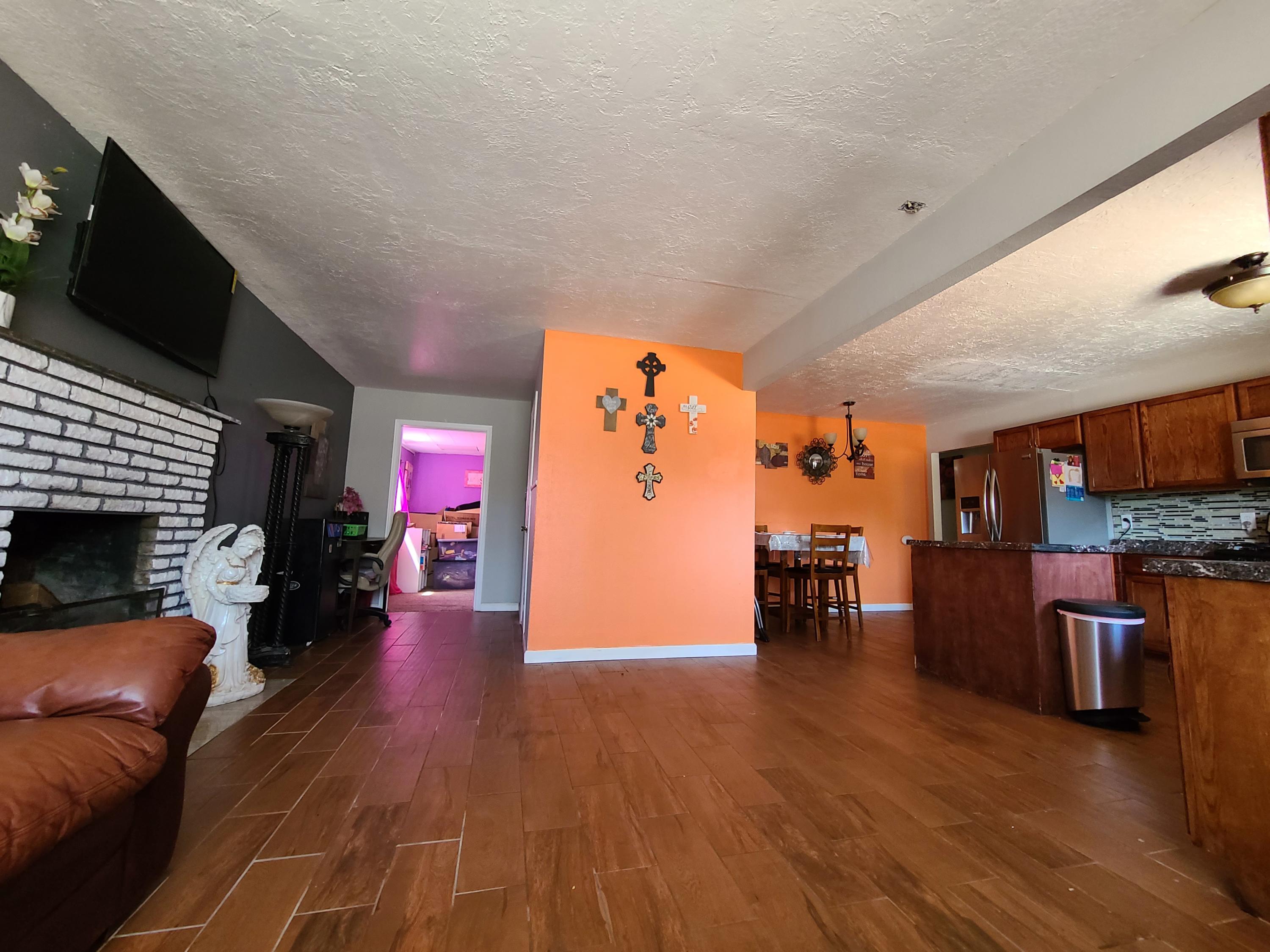 205 GLORIETA Street NE