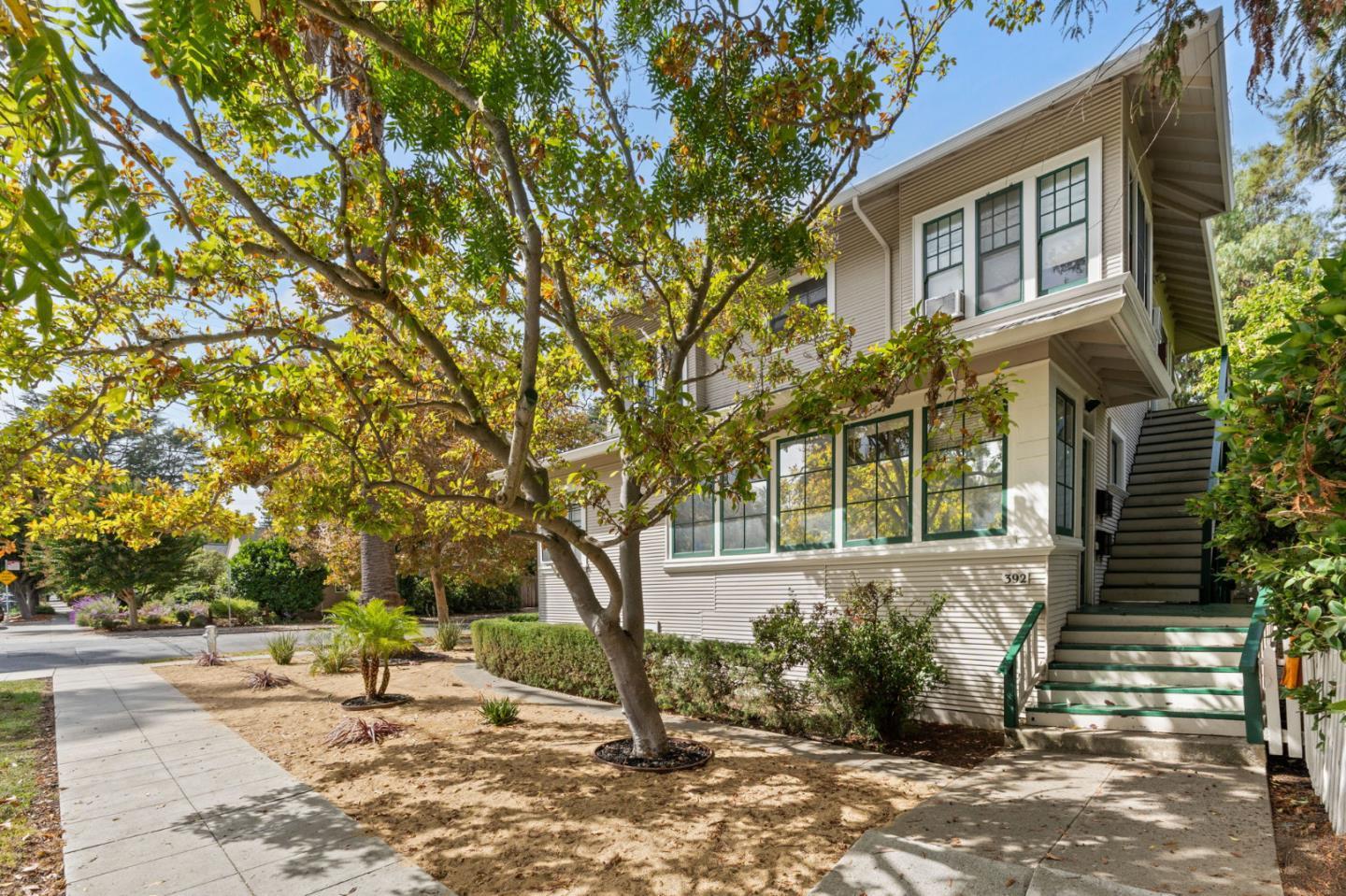 392 View Street