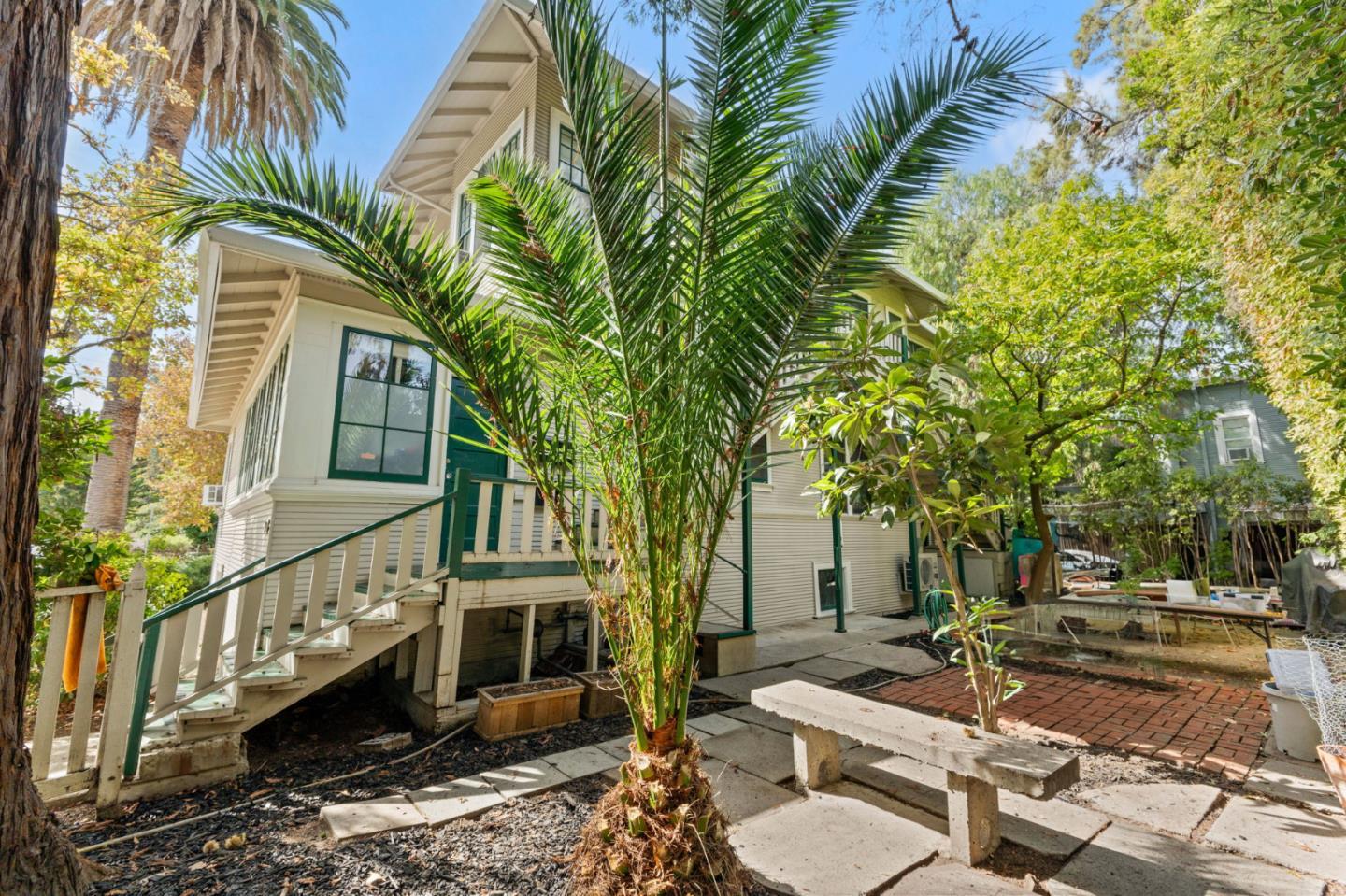 392 View Street