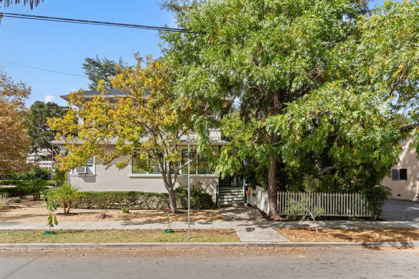 392 View Street