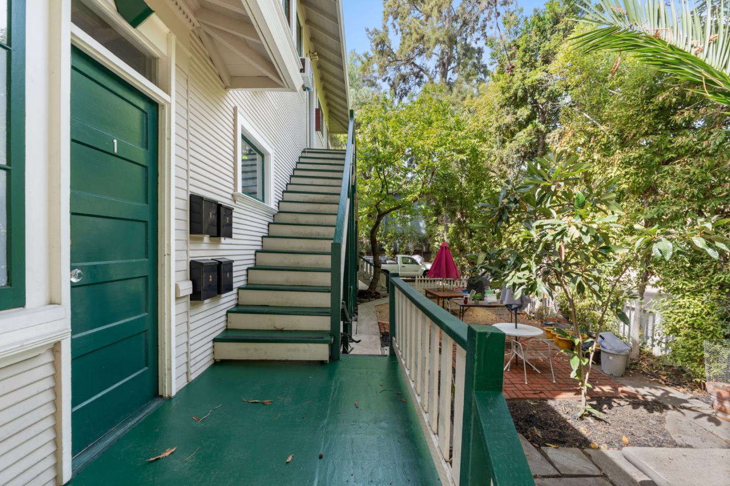 392 View Street