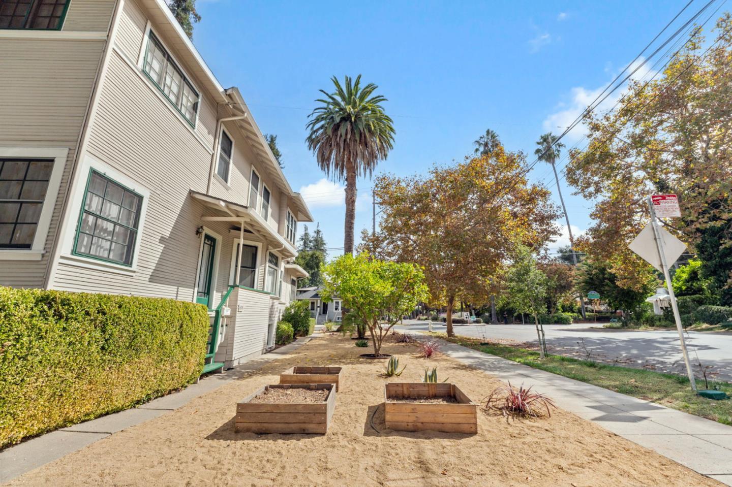 392 View Street
