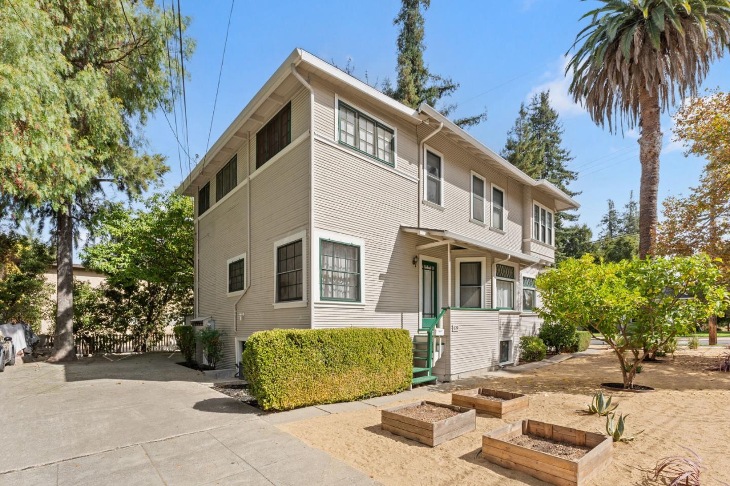 392 View Street
