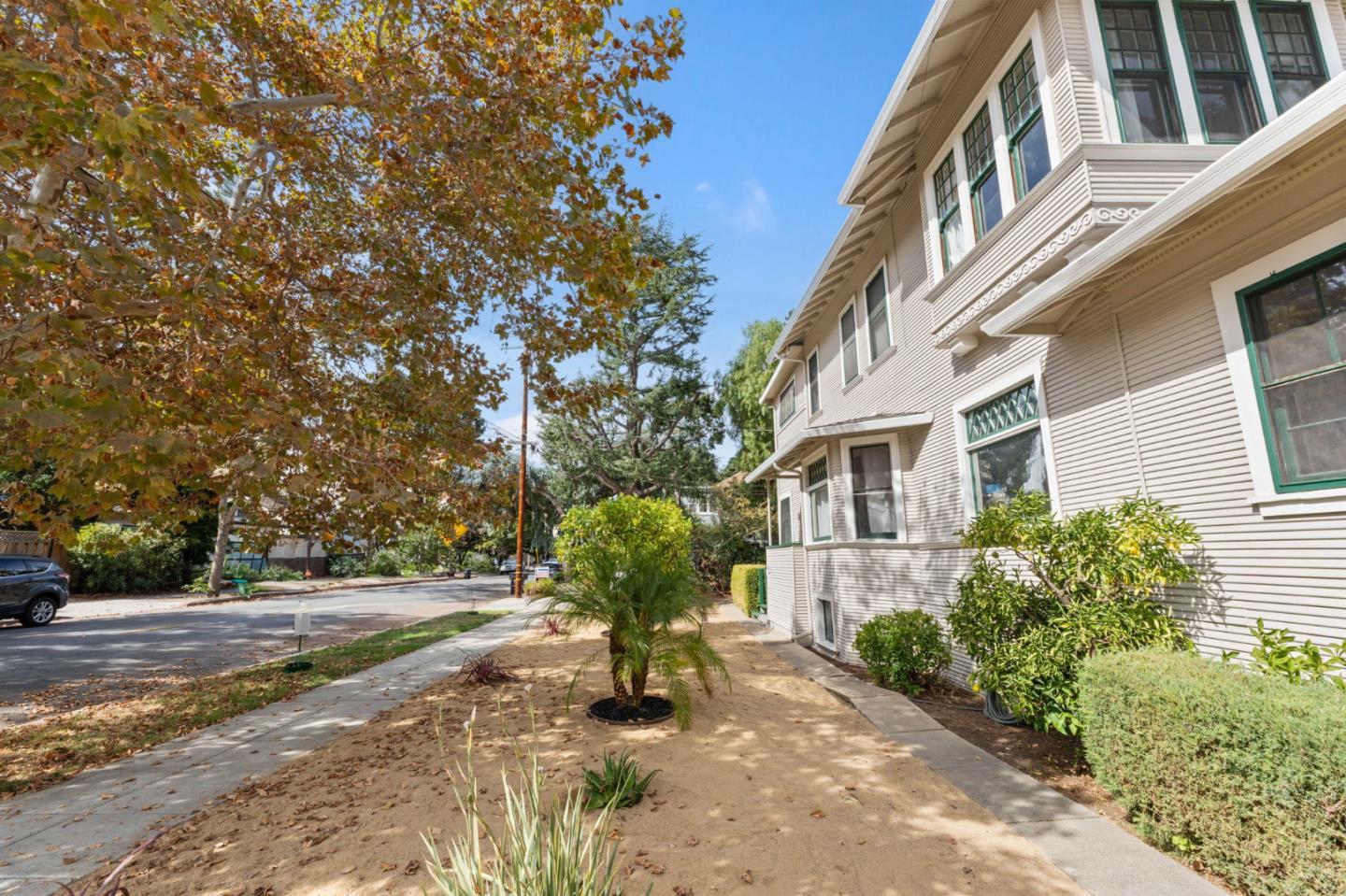 392 View Street