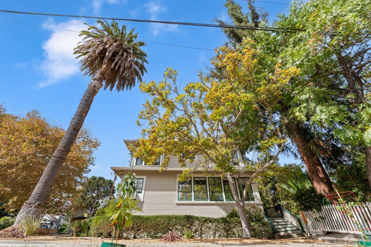392 View Street