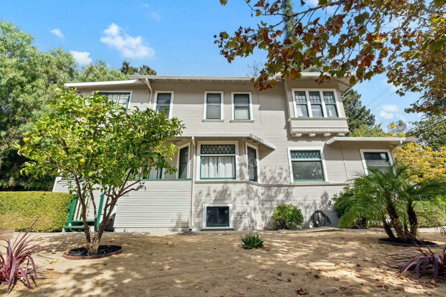 392 View Street