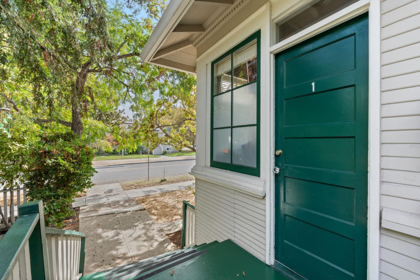 392 View Street