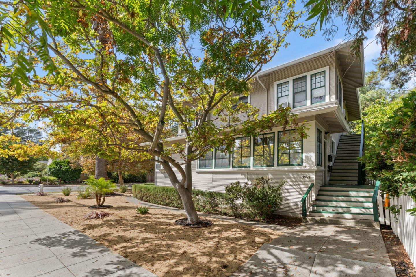 392 View Street