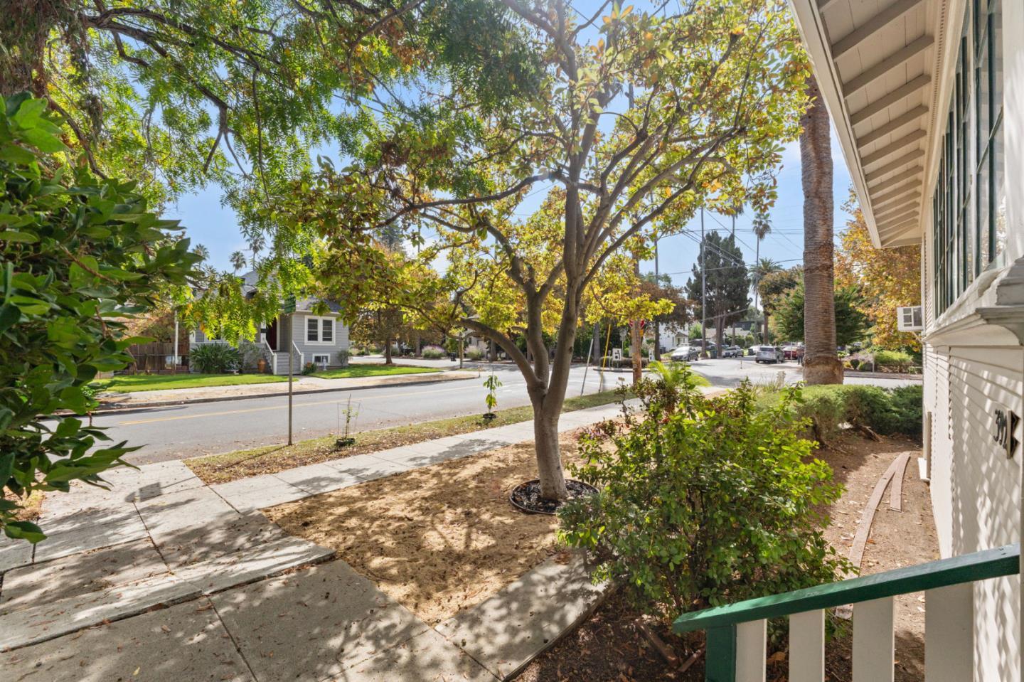 392 View Street