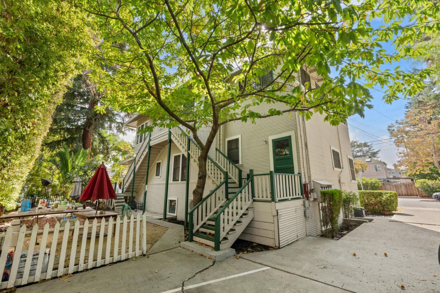 392 View Street