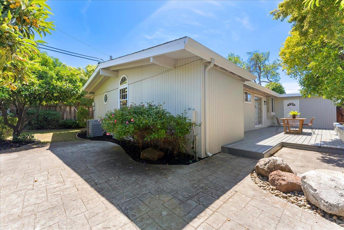 325 Burnett Avenue