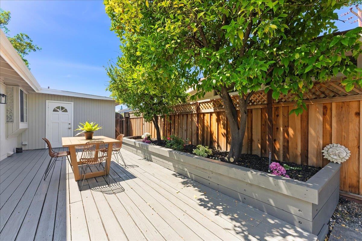 325 Burnett Avenue