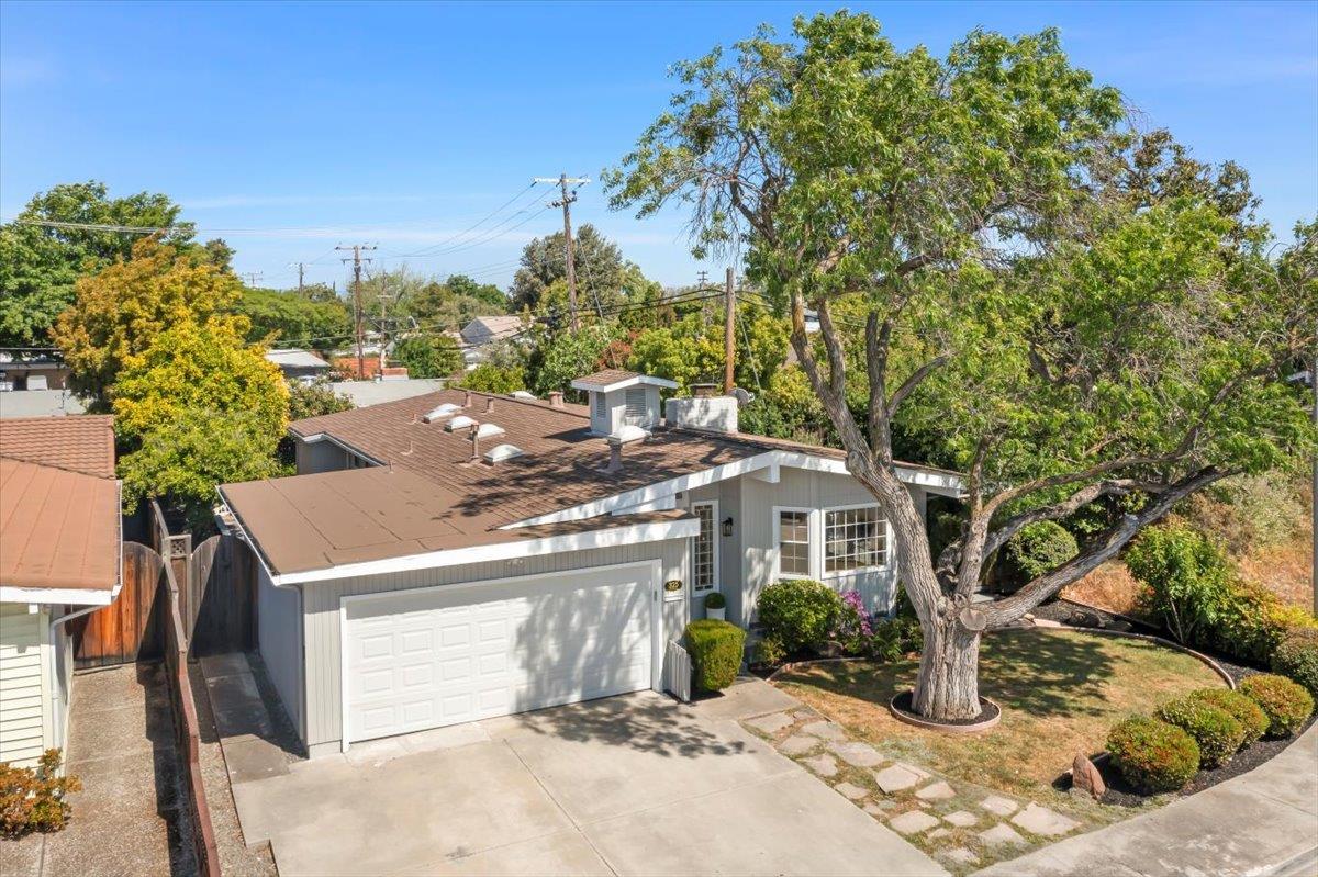 325 Burnett Avenue