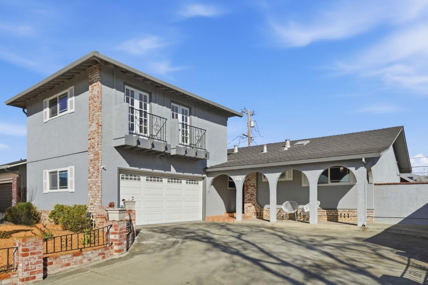 911 Inverness Way