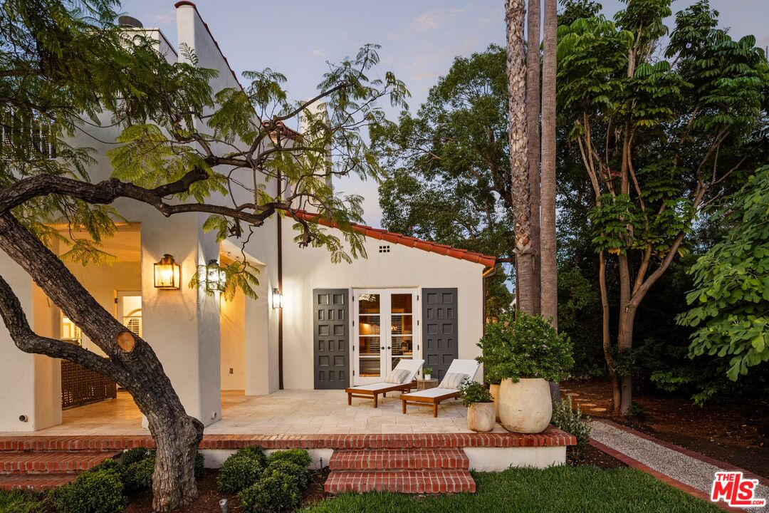 401 S Las Palmas Ave
