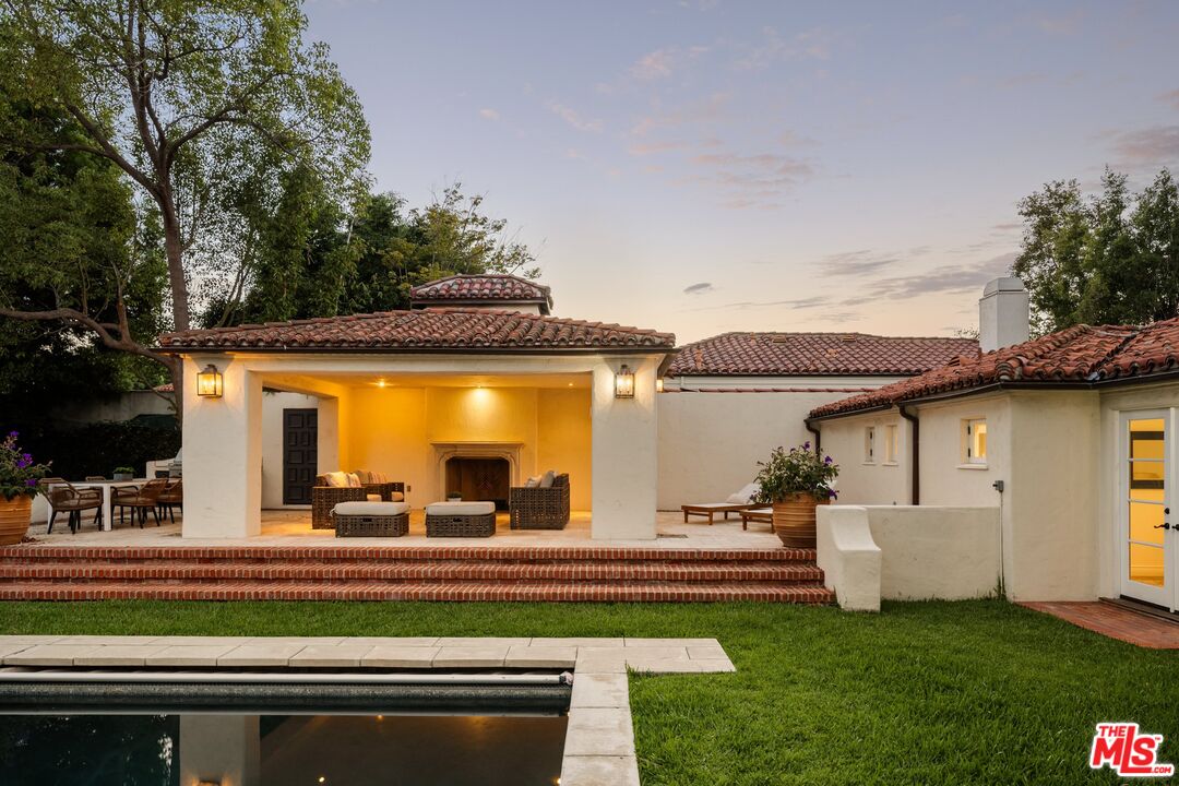 401 S Las Palmas Ave