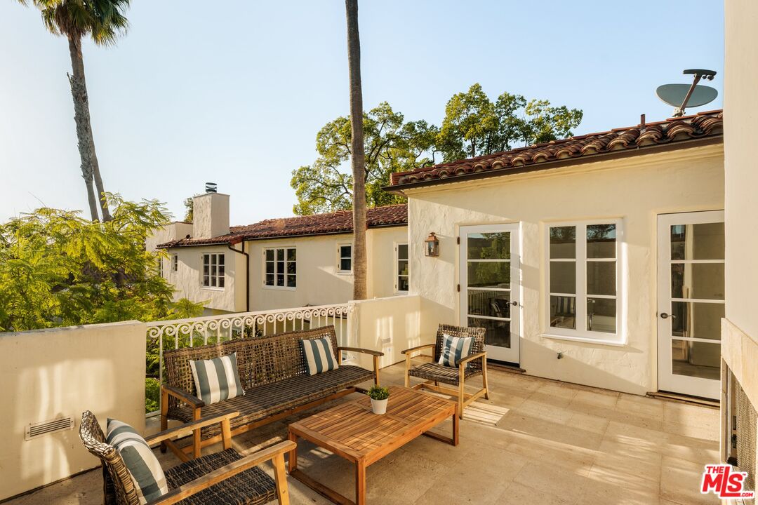 401 S Las Palmas Ave