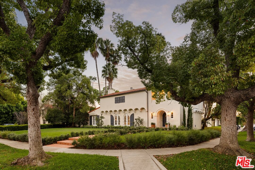 401 S Las Palmas Ave