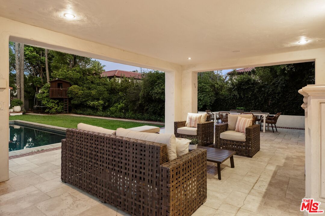 401 S Las Palmas Ave
