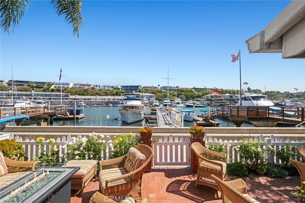 323 E Bay Front