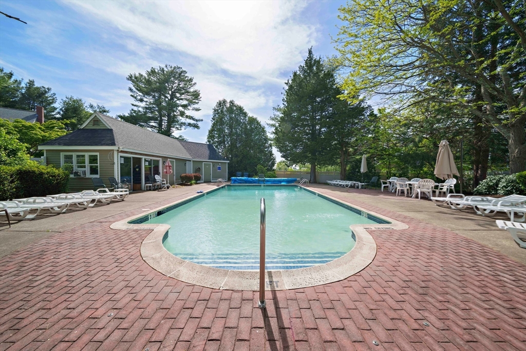 5 Pear Tree Dr