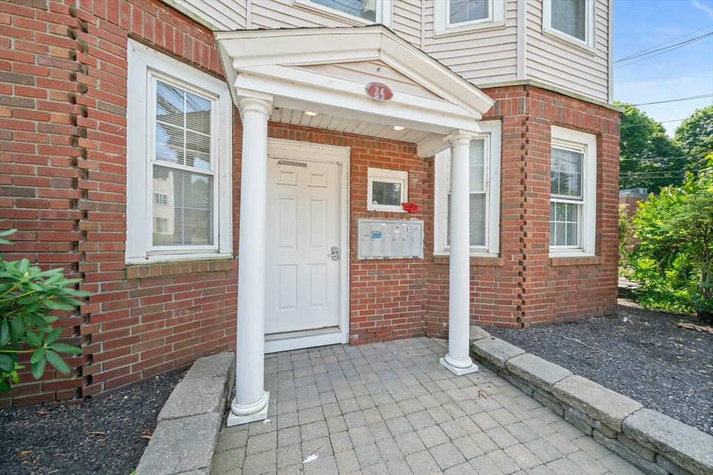 26 Revere St # 3A