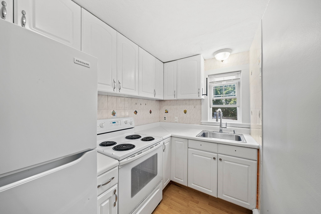 26 Revere St # 3A