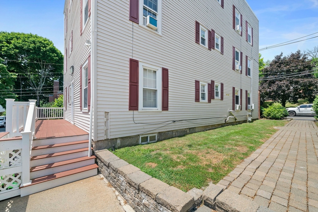 26 Revere St # 3A