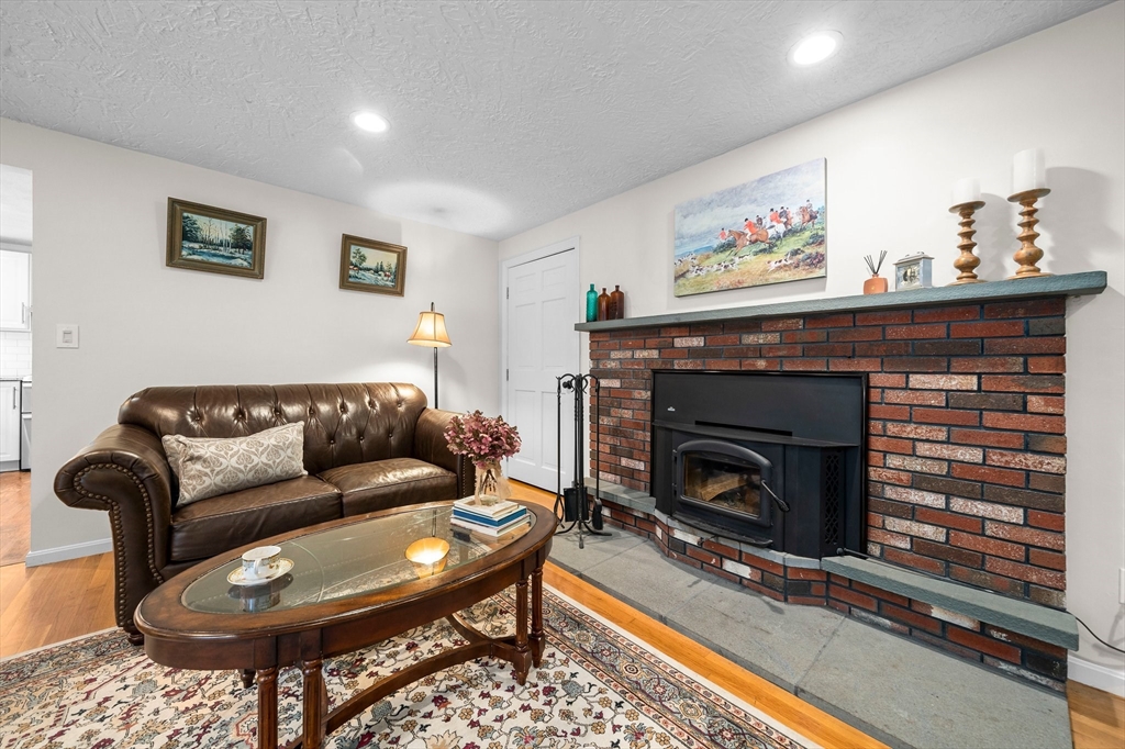 18 Sunnybrook Ln