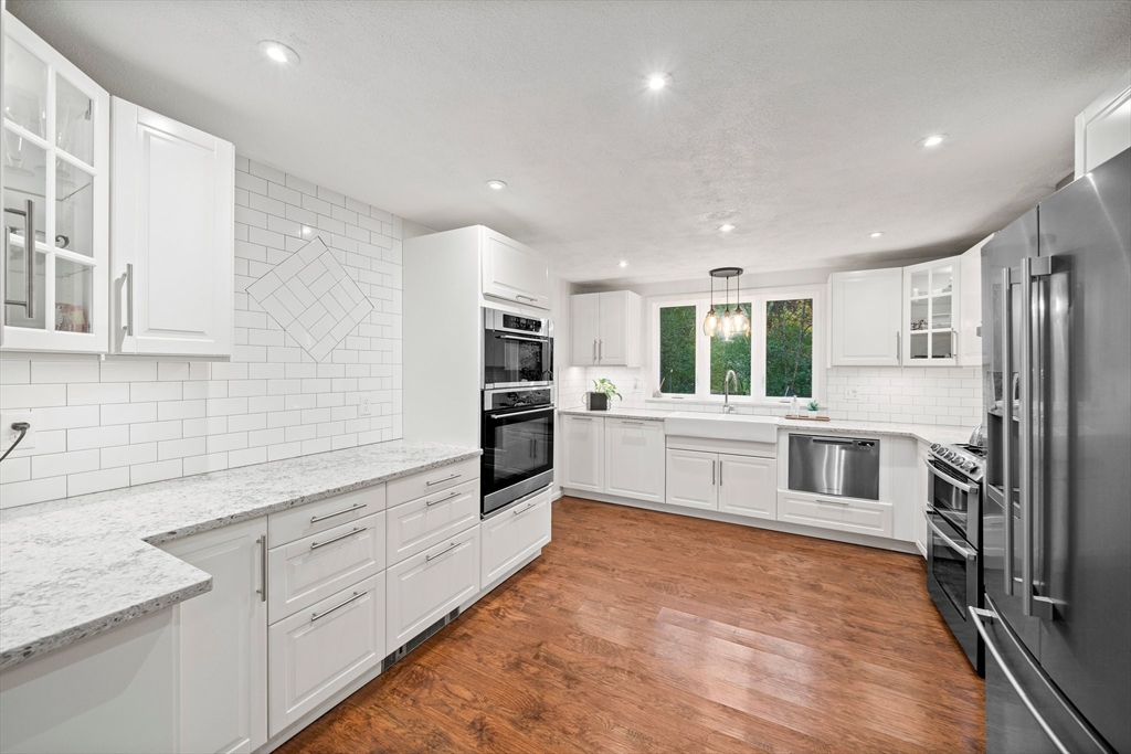 18 Sunnybrook Ln
