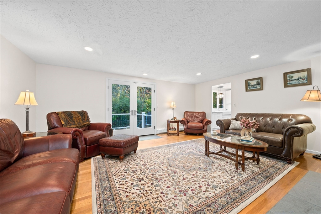 18 Sunnybrook Ln