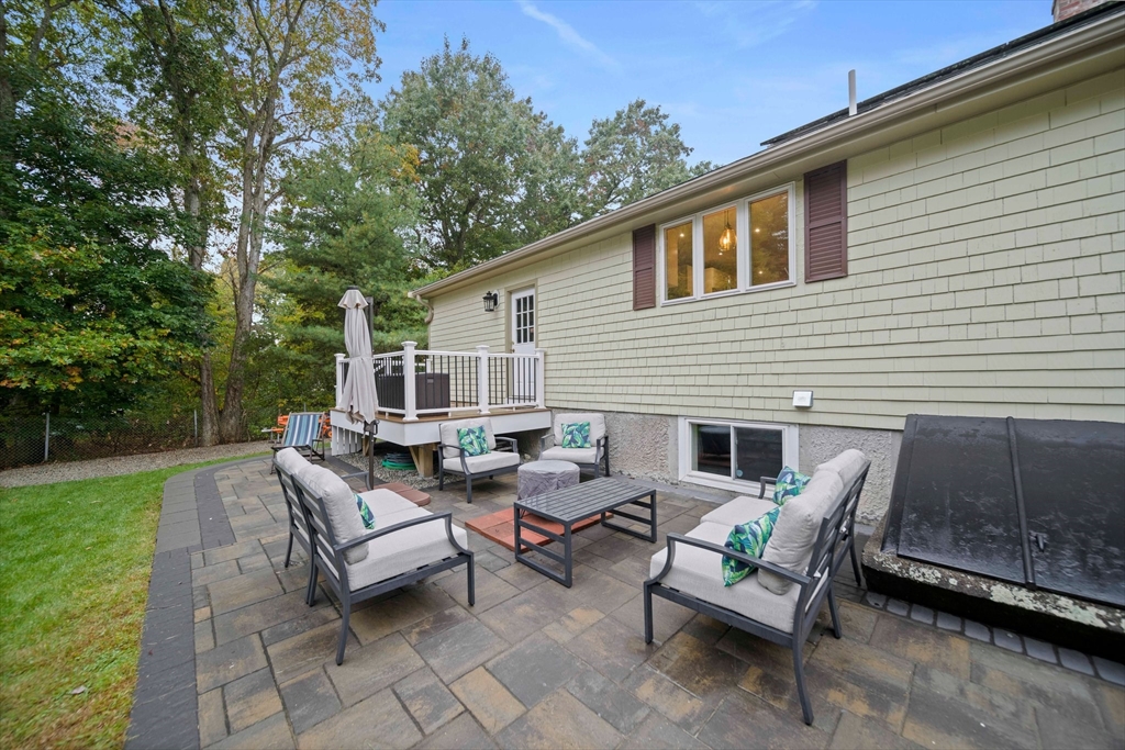 18 Sunnybrook Ln