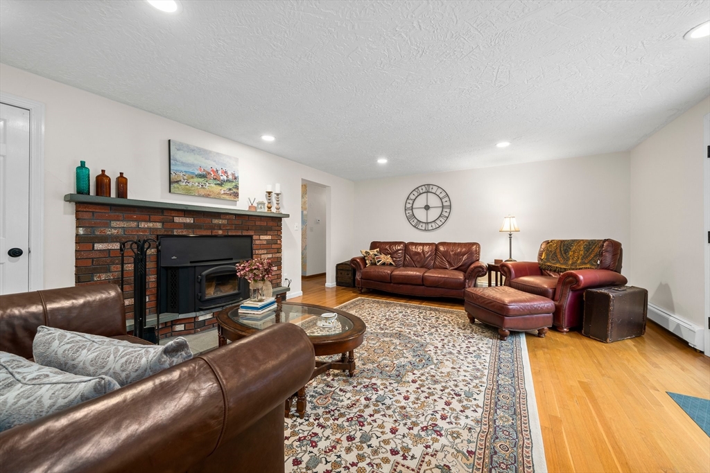 18 Sunnybrook Ln